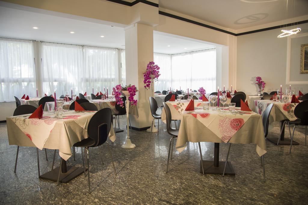 Hotel Vela D'Oro Riccione Zewnętrze zdjęcie